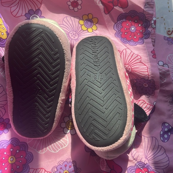 Disney Minnie Mouse bed sheet & blanket set with Minnie Mouse slippers included - Picture 8 of 9